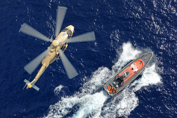 Картинка авиация вертолёты спасатели катер вертолет небо высота море