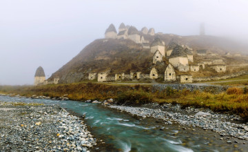 Картинка даргавс+ северная+осетия+—алания города -+пейзажи туман река камни горы строения