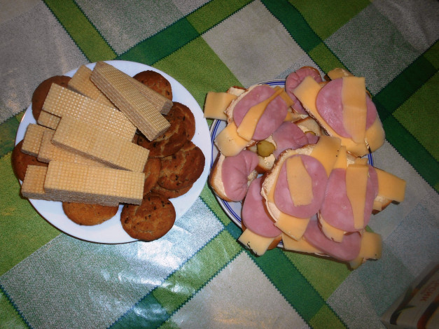 Обои картинки фото еда, бутерброды,  гамбургеры,  канапе, печенье, вафли, сыр, колбаса, хлеб
