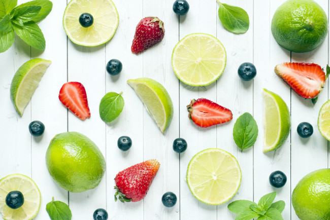 Обои картинки фото еда, фрукты,  ягоды, лай, лимон, клубника, черника