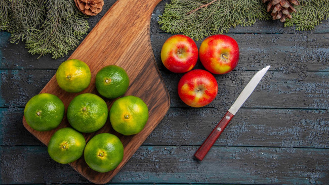 Обои картинки фото еда, фрукты,  ягоды, яблоки, лаймы, шишки, нож