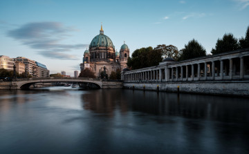 Картинка города берлин+ германия река мост собор