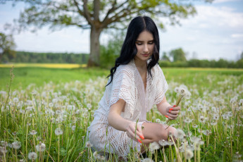 обоя девушка - girl, девушки, - брюнетки,  шатенки, девушка, женщина, брюнетка, темноволосая, сексуальная, модель, звезда, позирует, разная, обувь, верхняя, стильная, одежда, нижнее, эротическое, бельё, трусы, лифчик, колготки, чулки, аксессуары, макияж, и, множество, элементов, на, фотографии