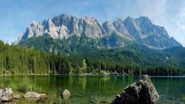 Картинка природа горы лес озеро пейзаж деревья камни