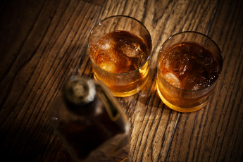 Картинка whisky еда напитки бутылка виски лед стаканы