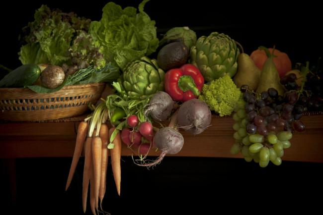 Обои картинки фото еда, фрукты, овощи, вместе, виноград, груши, свекла, артишоки, перец, морковь