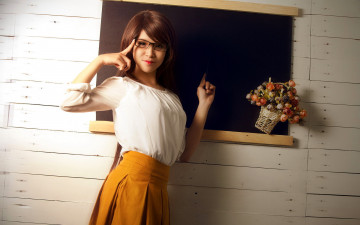 Картинка девушки -unsort+ азиатки доска юбка блузка учительница цветы улыбка очки