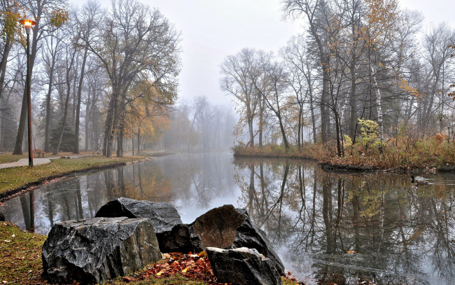 Обои картинки фото природа, парк, камни, вода, фонарь, осень