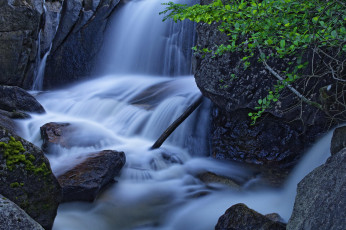 Картинка природа водопады камни течение водопад