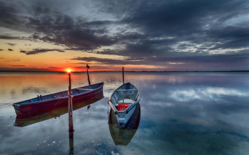 Картинка корабли лодки +шлюпки озеро закат небо водоём