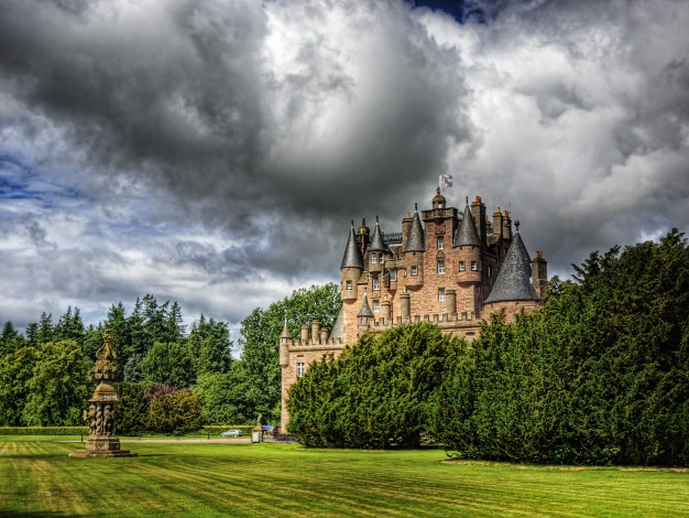 Обои картинки фото glamis, castle, scotland, города, дворцы, замки, крепости, лужайка, парк, замок