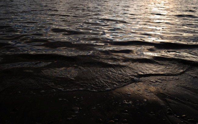 Обои картинки фото река кама, природа, реки, озера, песок, берег, вода, волны