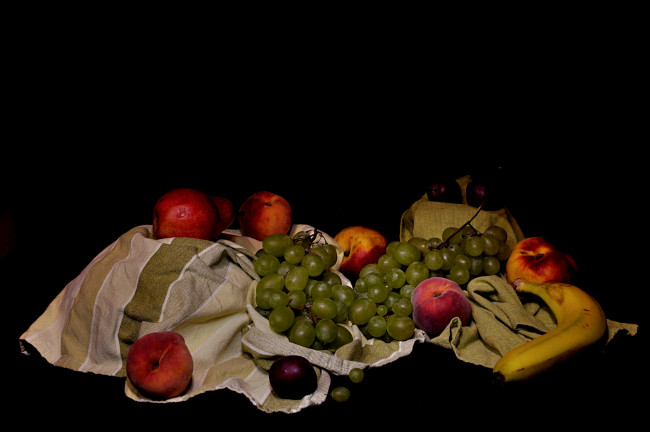 Обои картинки фото еда, фрукты,  ягоды, яблоко, виноград, персики