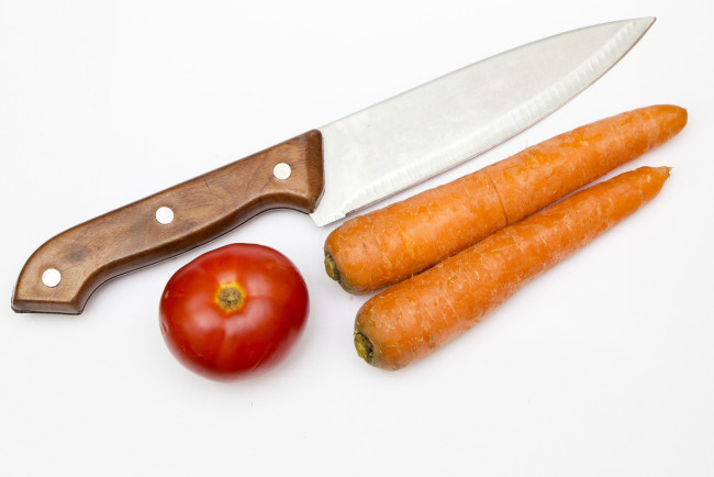 Обои картинки фото еда, овощи, помидор, морковь, нож