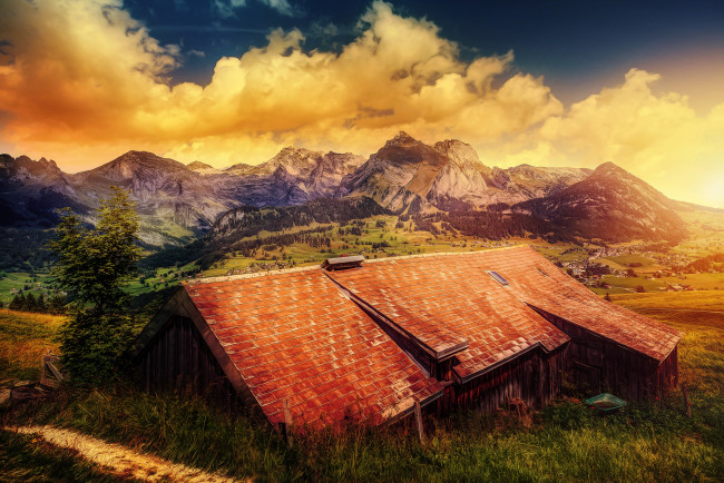 Обои картинки фото природа, горы, пейзаж, облака, дом, крыша