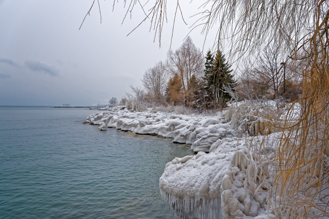 Обои картинки фото природа, зима, сосульки, снег, река, лес