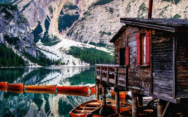 Обои картинки фото корабли, лодки,  шлюпки, отражение, горы, озеро, дом