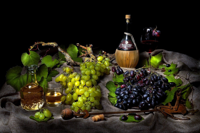 Обои картинки фото еда, виноград, вино, бокал, бутылка, графин