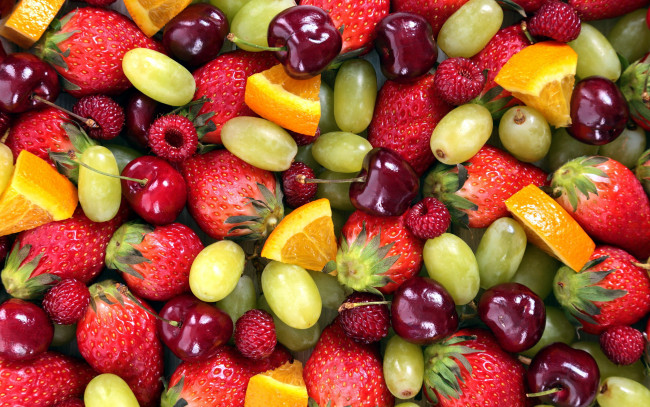 Обои картинки фото еда, фрукты,  ягоды, клубника, вишни, виноград, малина, апельсин