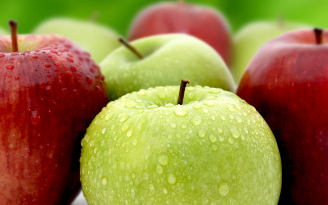Обои картинки фото еда, яблоки, капли, макро