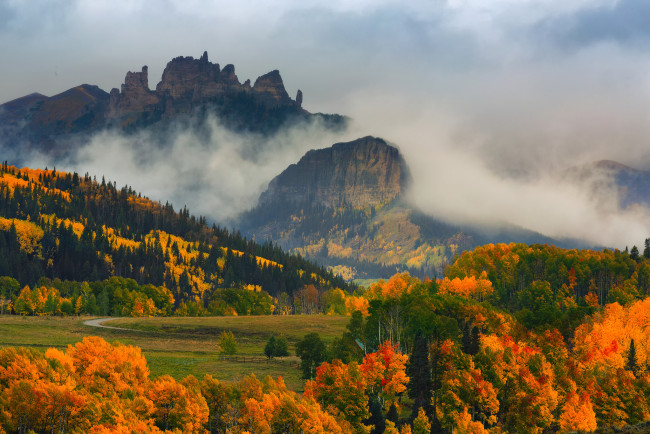 Обои картинки фото природа, горы, осень, туман, деревья, лес, краски, колорадо, штат, сша
