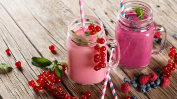 Картинка еда напитки +сок ягоды малина смородина банки смузи черника