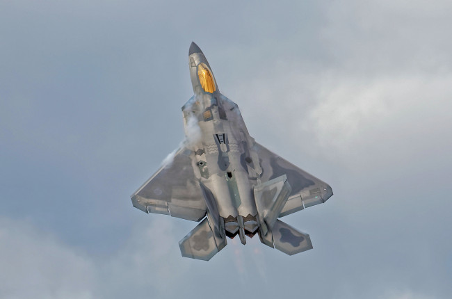 Обои картинки фото lockheed martin f-22 raptor, авиация, боевые самолёты, истребитель