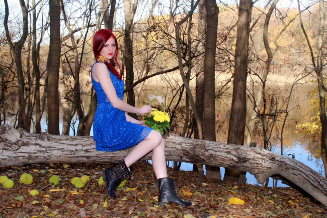 Обои картинки фото девушки, -unsort , рыжеволосые и другие, девушка, модель, лес, осень, деревья