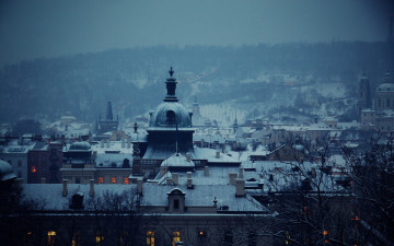 Картинка города прага+ чехия здание архитектура прага зима холод на открытом воздухе крыши городской снег