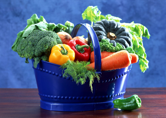 Обои картинки фото приятного, аппетита, еда, овощи, болгарский, перец, помидор, брокколи, кукуруза, имбирь, маис, цветная, капуста, красный, оранжевый, зелёный, белый, фон