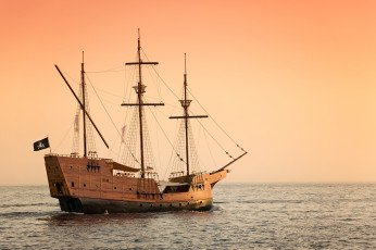 обоя `brown pearl`, корабли, парусники, пират