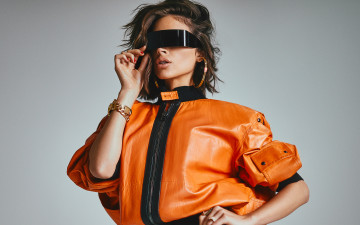 Картинка девушки olivia+culpo браслет куртка серьги очки шатенка модель