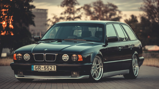 Обои картинки фото автомобили, bmw, e34, touring, 525