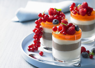 Картинка еда мороженое +десерты ягоды десерт малина красная смородина