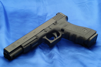 Картинка оружие пистолеты полотно фон синий пистолет glock-17l gun глок-17л