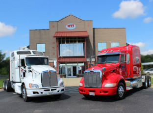 Картинка kenworth+t660+ left +and+peterbilt +wti автомобили kenworth тяжелый грузовик седельный тягач