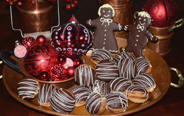 Картинка праздничные угощения шоколад игрушки печенье пряничные человечки