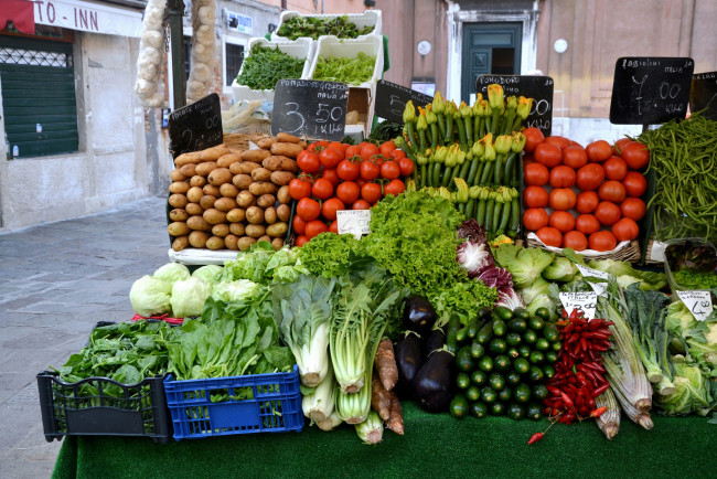 Обои картинки фото еда, овощи, прилавок