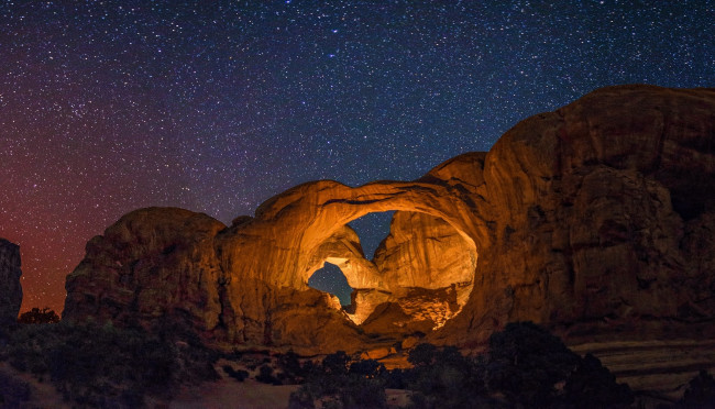 Обои картинки фото природа, горы, скалы, пещера, арка, ночь, небо, звезды