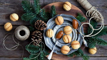 Картинка праздничные угощения орешки