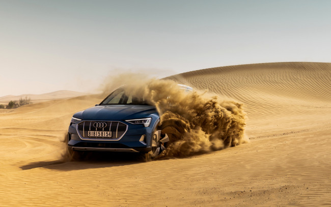 Обои картинки фото 2019 audi e-tron, автомобили, audi, электромобиль, синий, песок, дюны, пустыня, внедорожник, электрический, ауди, немецкие, электромобили