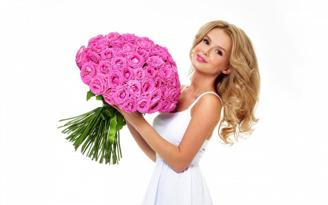 Обои картинки фото девушки, - блондинки,  светловолосые, букет, блондинка, розовые, розы