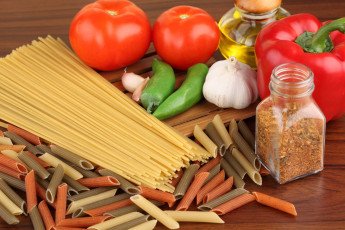 Картинка еда разное специи спагетти макароны масло чеснок острый перец паста овощи помидоры болгарский томаты
