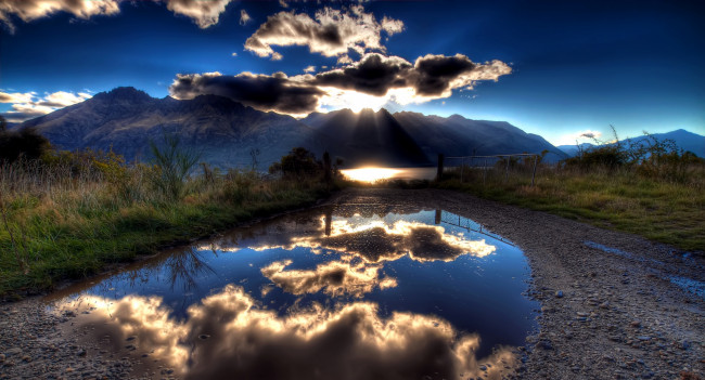 Обои картинки фото природа, восходы, закаты, пейзаж, hdr, дорога, лужа, небо, горы, трава, облака, солнце, вода, вечер