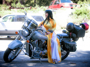 Картинка мотоциклы мото девушкой вьетнамка азиатка honda