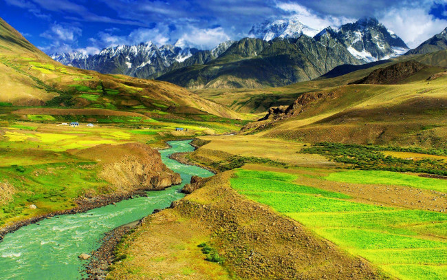 Обои картинки фото природа, реки, озера, горы, река, трава, облака, панорама, зелень