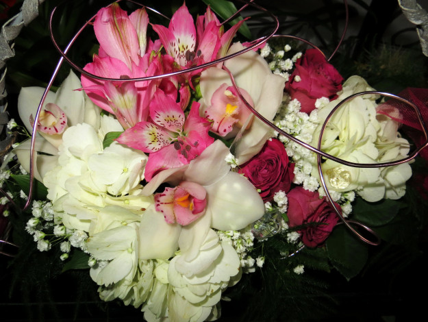 Обои картинки фото цветы, букеты,  композиции, букет, гортензии, орхидеи, розы, альстрёмерия