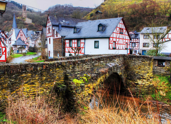 Обои картинки фото monreal  германия, города, - мосты, река, мост, monreal, дома, германия