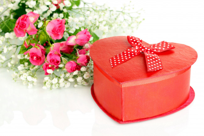 Обои картинки фото праздничные, день святого валентина,  сердечки,  любовь, бант, подарок, гипсофила, цветы, розы, коробка