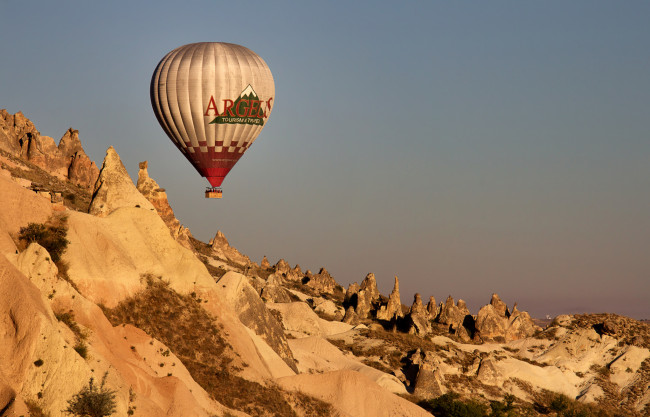 Обои картинки фото авиация, воздушные шары, небо, каппадокия, турция, воздушный, шар, горы